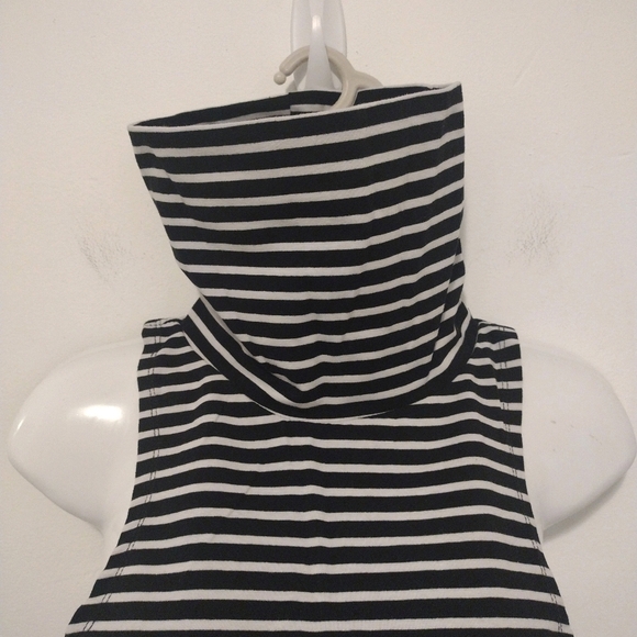 Factorie - Striped Sleeveless Turtleneck Top - Picture 3 of 11